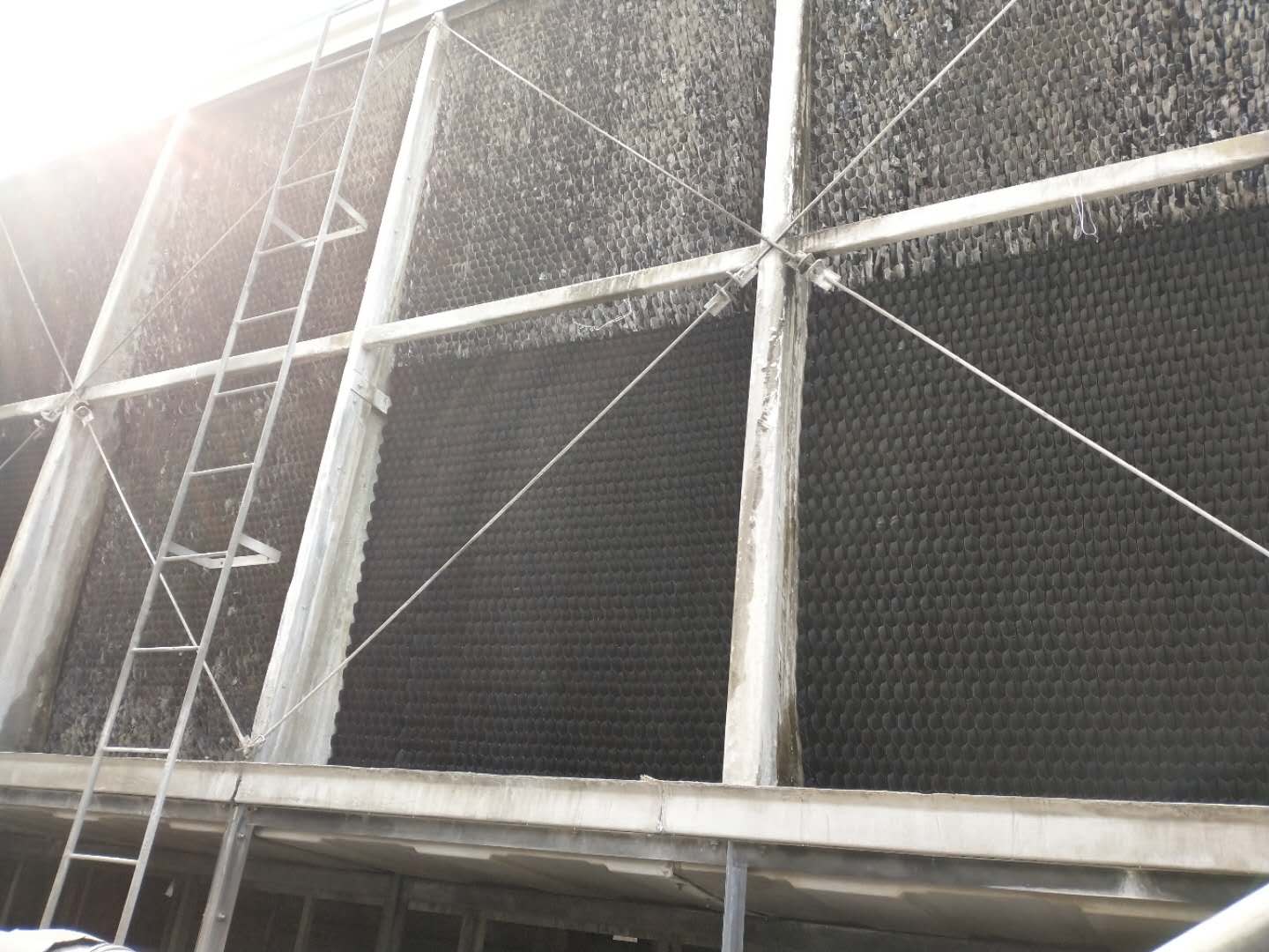 冷却塔维修-无锡晟洐环保设备有限公司是专业生产圆形冷却塔，方形冷却塔，无锡冷却塔公司，低温冷却塔，工业冷却塔的专业生产无锡冷却塔维修厂家。凭着精湛的设计，严格的生产监管，保证品质优良，性能卓越，恒久耐用。CXT系列广泛适用于空调冷冻系统，塑胶，电镀，电力，化工等各类工业机械。专业打造全系列逆流式和横流式之圆形、方形、超低噪、高温型等冷却塔；储水箱，管道式和离心式循环水泵等。本着“良好的产品，来自科学的研究”，执着不懈地对本行业进行大量技术投入，并取得了不俗的成绩，以求将更好的设备带给制冷业界。产品凭着精湛的设计，严格的生产监管，保证品质优良，性能卓越，恒久耐用。总之我们所设计的每个系统都是为了满足您最重要的需求。